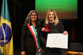 Cida Borghetti é homenageada com a mais alta condecoração oficial do Governo Italiano