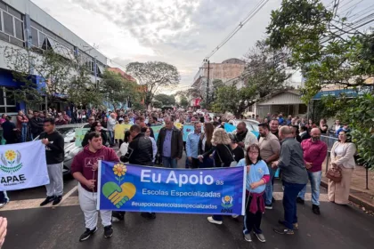 APAE Sarandi e Prefeitura se unem em mobilização histórica para defender direitos das pessoas com deficiência e a educação inclusiva contra a ADI 7796. Saiba mais sobre este importante ato em Sarandi.
