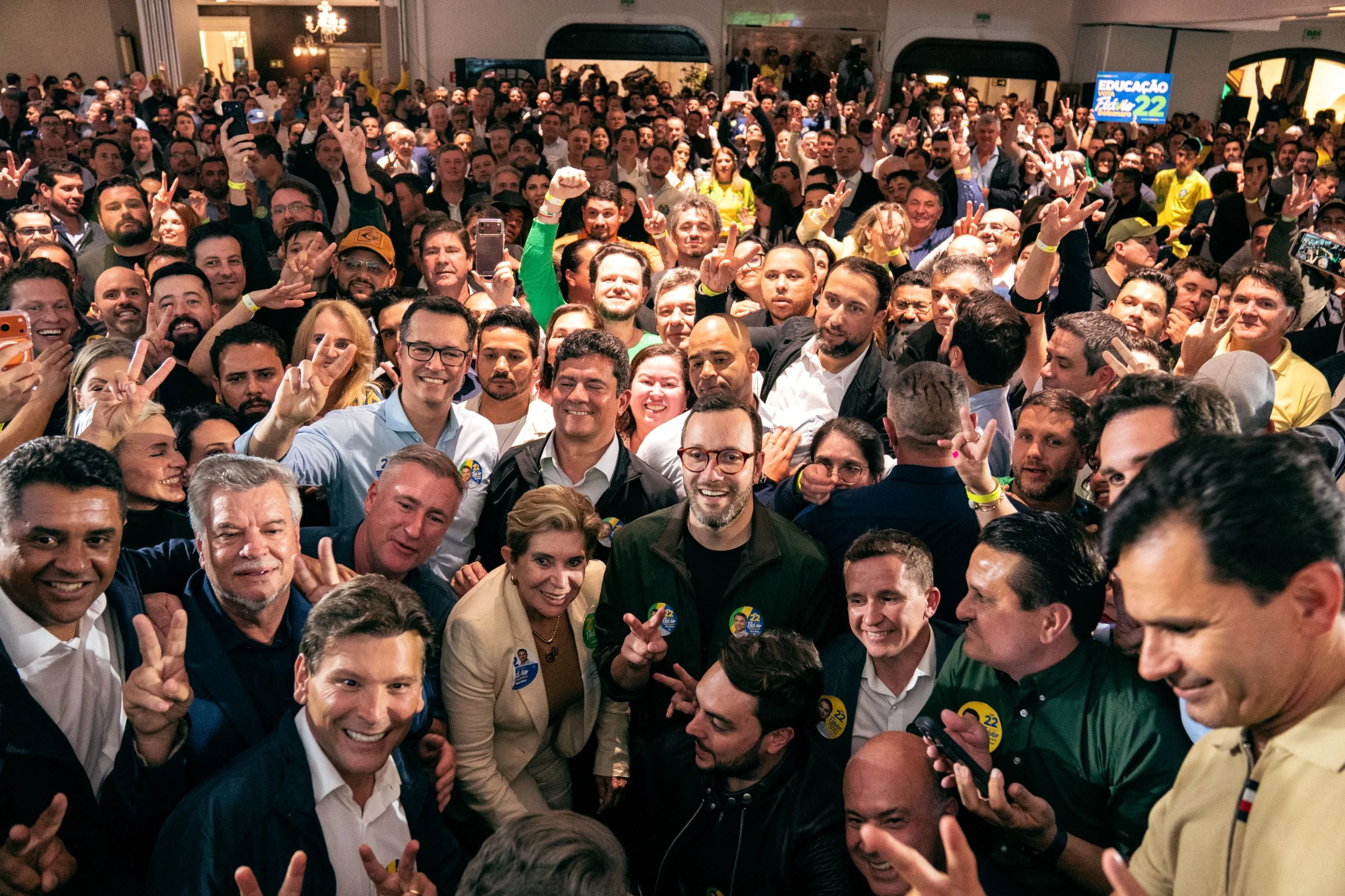 Filipe Barros celebra maior bancada da história do PL no Paraná e promete a Flávio Bolsonaro a maior votação do país