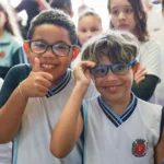 Com recursos destinados por Ricardo Barros, programa Olhando para o Futuro já entregou 1.456 óculos a estudantes de Maringá