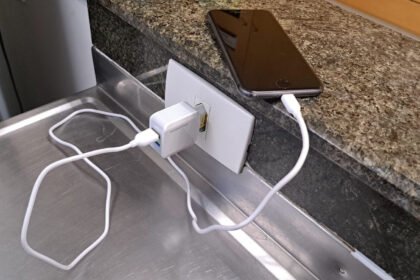 Acidentes com carregadores de celular