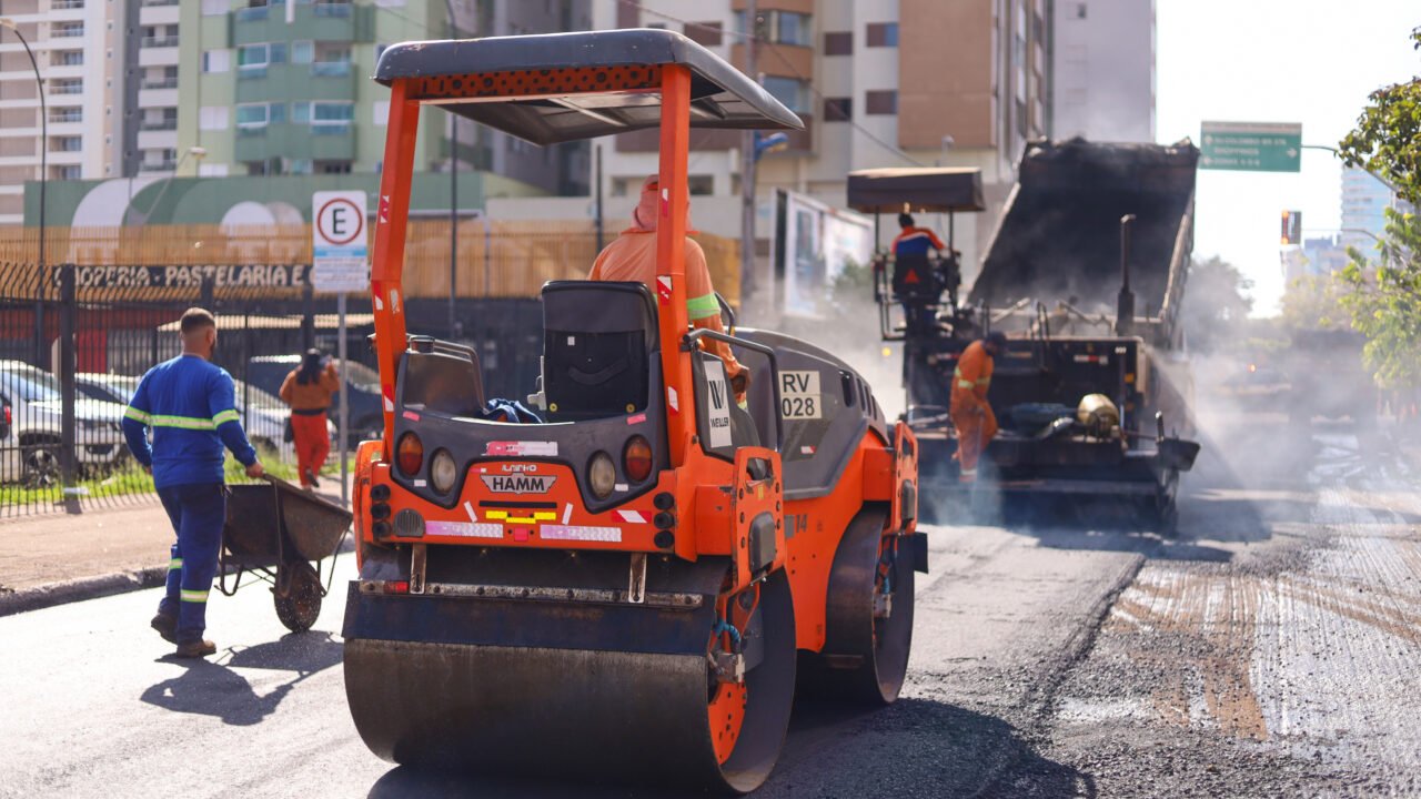 Prefeitura realiza recapeamento das ruas Vereador Basílio Sautchuk e Visconde de Nassau