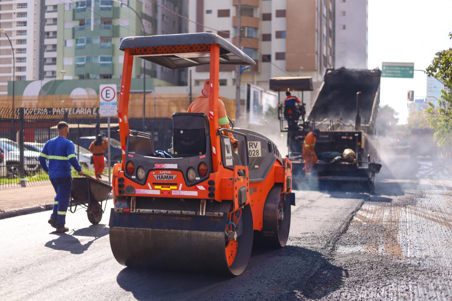 Prefeitura realiza recapeamento das ruas Vereador Basílio Sautchuk e Visconde de Nassau