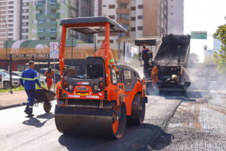 Prefeitura realiza recapeamento das ruas Vereador Basílio Sautchuk e Visconde de Nassau