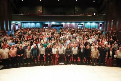 Prefeitura empossa mais de 220 profissionais de saúde e celebra a reconstrução da Atenção Primária no município