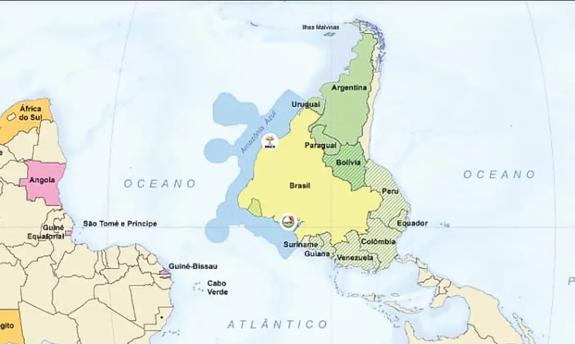O IBGE lançou um mapa-múndi invertido, colocando o Sul no topo e desafiando percepções tradicionais. A iniciativa destaca como a cartografia influencia nossa visão do mundo e sugere novas perspectivas geográficas. O novo modelo gera debates sobre identidade e posição global, incentivando reflexões sobre representação e interpretação espacial. 🌍