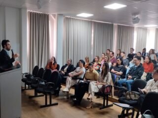 Cirurgiões-dentistas da rede municipal recebem treinamento em laserterapia