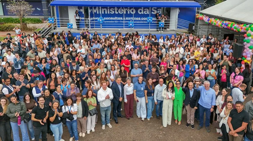 Maringá é o primeiro município do Brasil a iniciar os atendimentos com a Carreta da Saúde Bucal