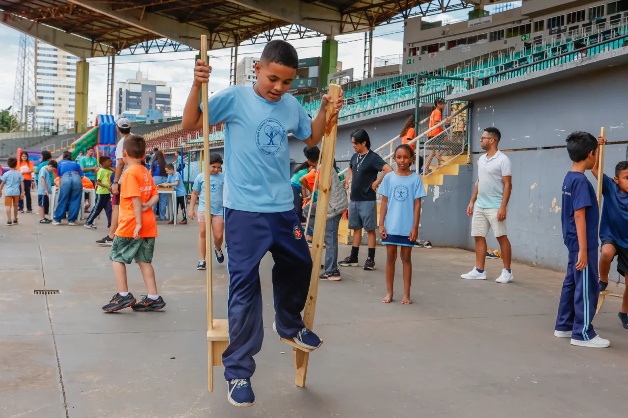 Festival reúne mais de 350 crianças e adolescentes em dia de brincadeiras em Maringá