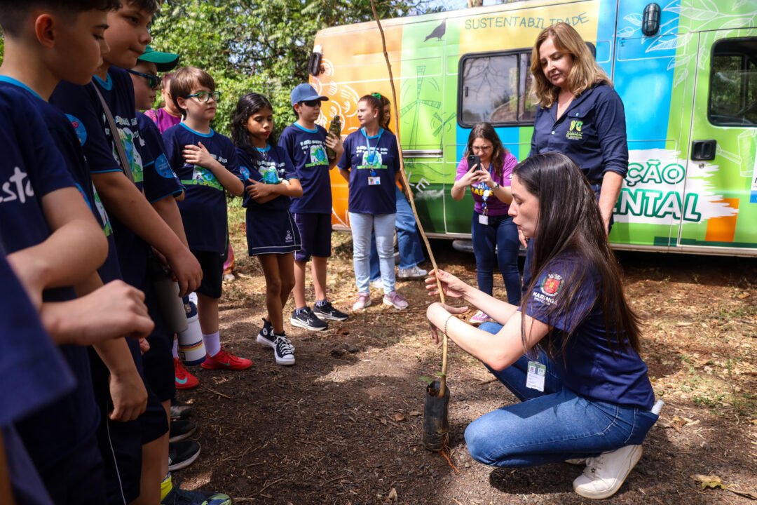 Bosque II recebe plantio de 30 mudas de árvores nativas