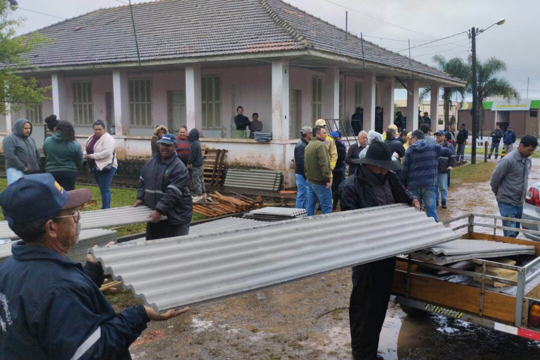 Tempestade de granizo danifica 600 casas em Castro; Estado auxilia município com ações emergenciais