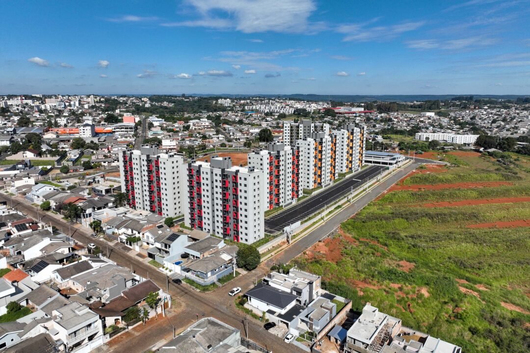 10,4 milhões de paranaenses residem em casas e 1,3 milhão em apartamentos, aponta IBGE