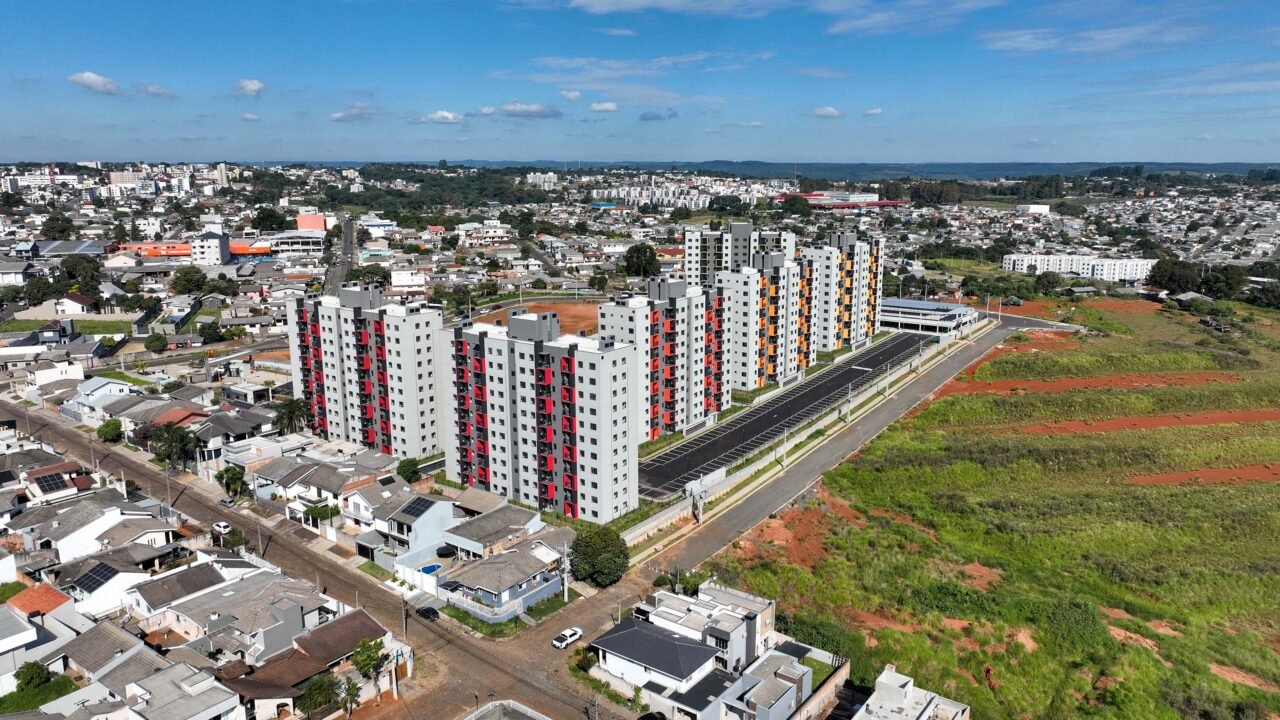 10,4 milhões de paranaenses residem em casas e 1,3 milhão em apartamentos, aponta IBGE