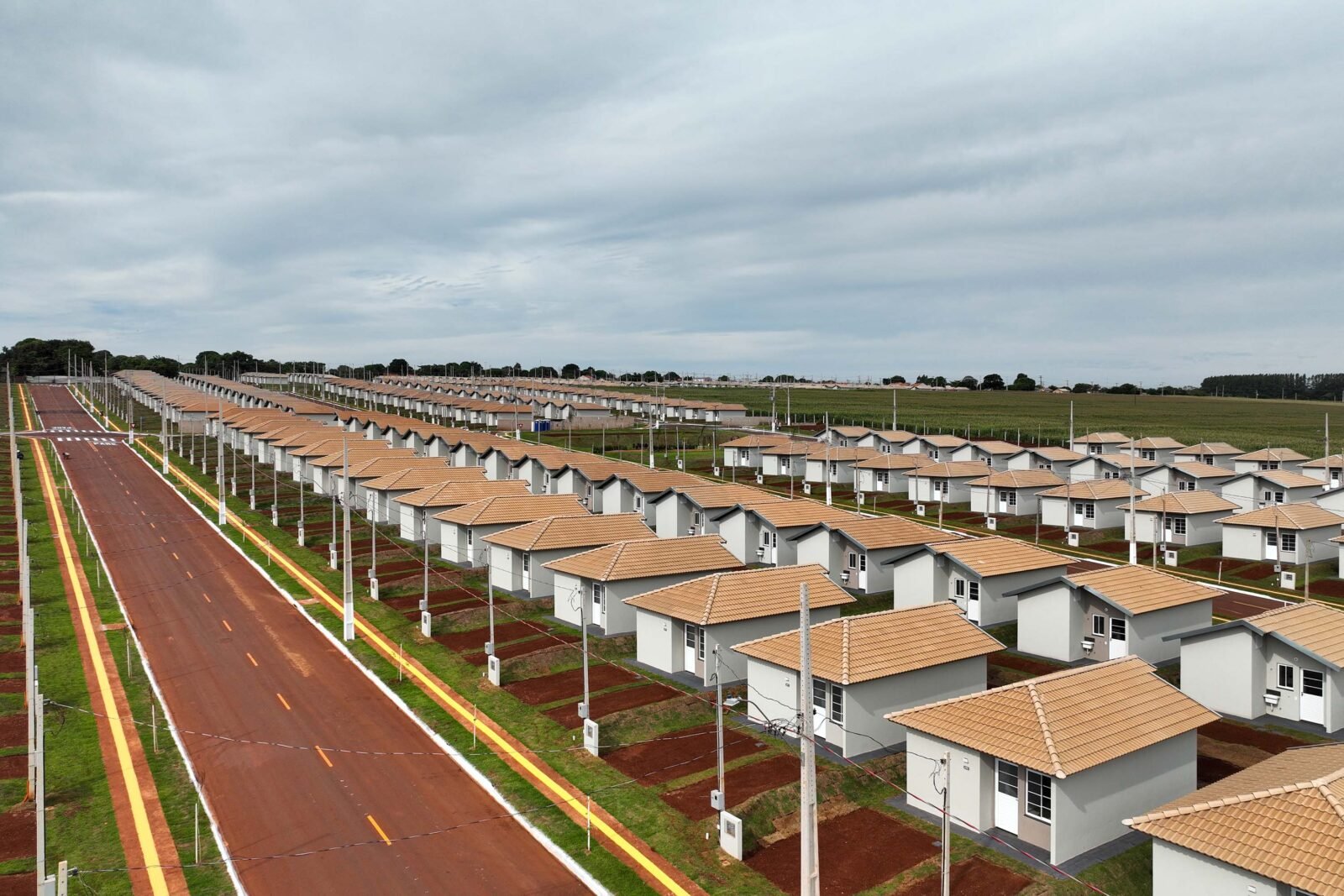 Ratinho Junior inaugura bairro planejado com 371 casas em Assis Chateaubriand