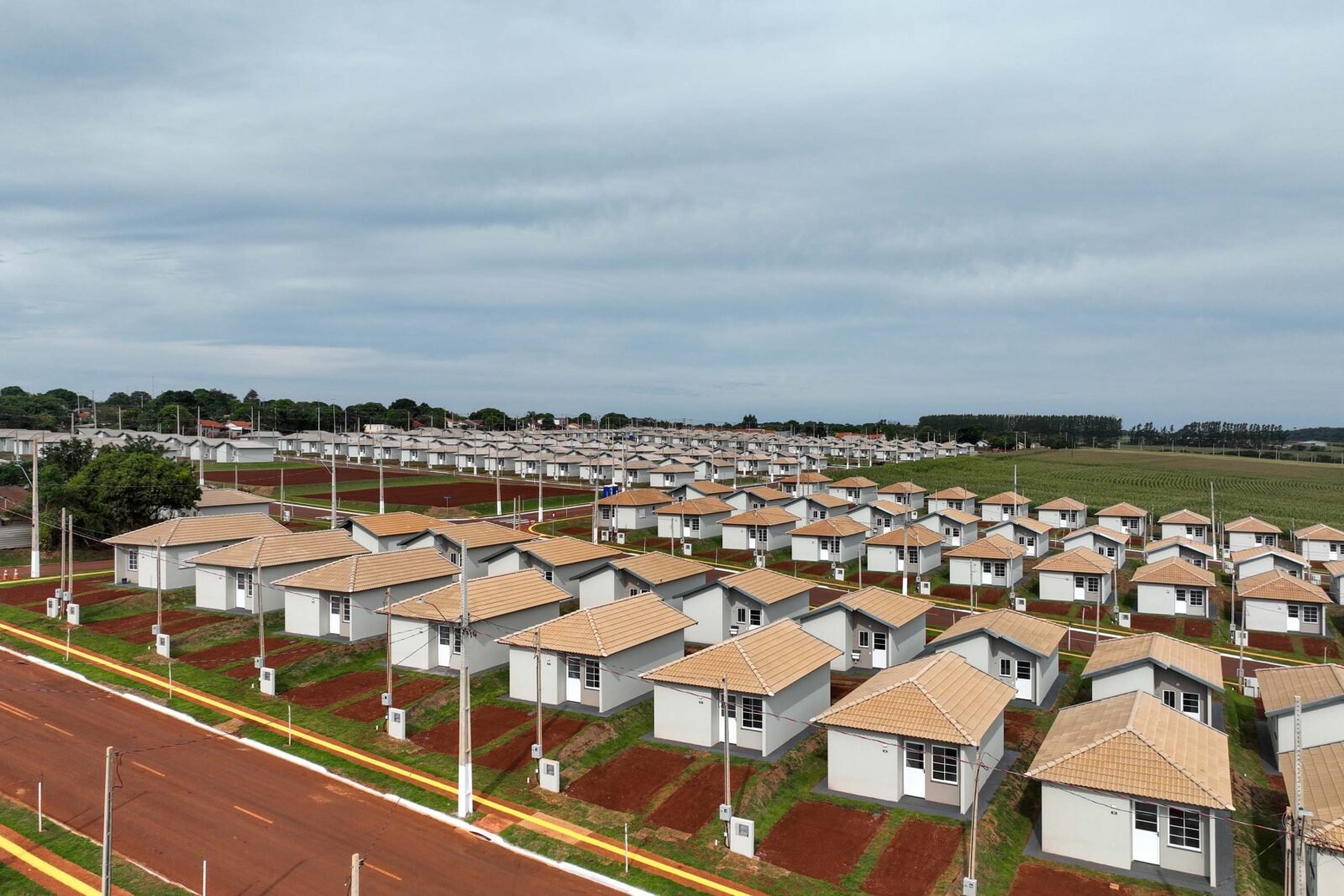 Ratinho Junior inaugura bairro planejado com 371 casas em Assis Chateaubriand