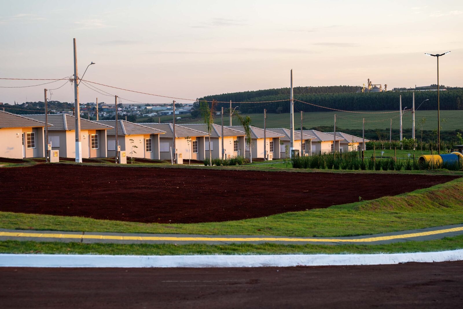 Ratinho Junior inaugura bairro planejado com 371 casas em Assis Chateaubriand