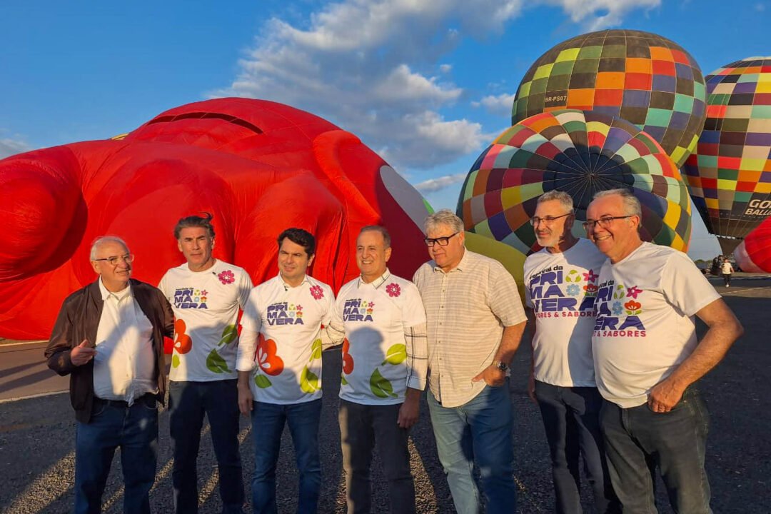 Com balões colorindo o céu, Castro dá as boas-vindas ao Festival da Primavera