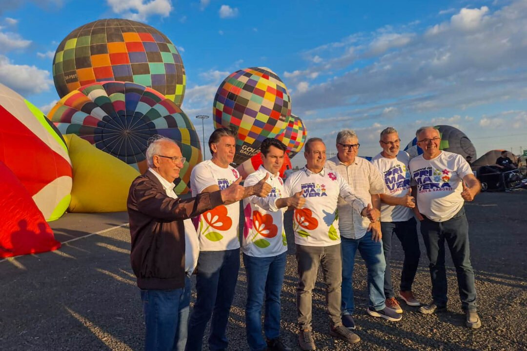 Com balões colorindo o céu, Castro dá as boas-vindas ao Festival da Primavera