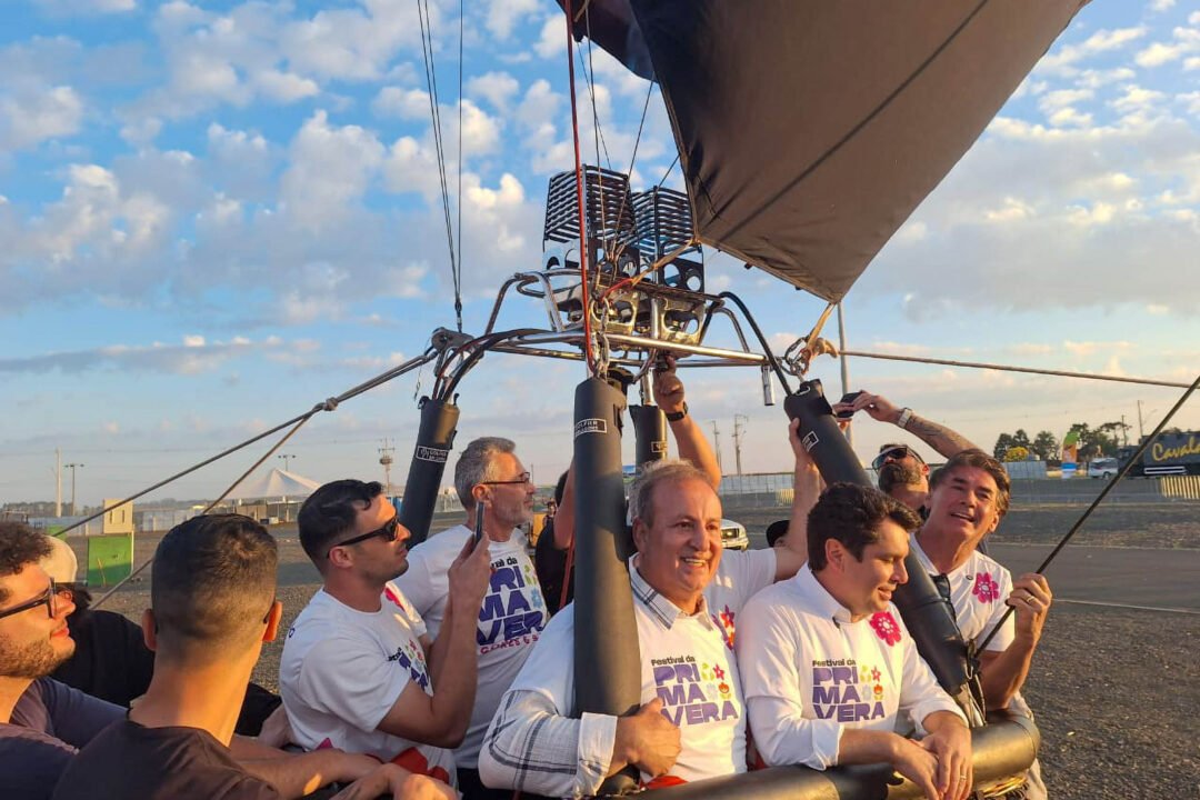 Com balões colorindo o céu, Castro dá as boas-vindas ao Festival da Primavera