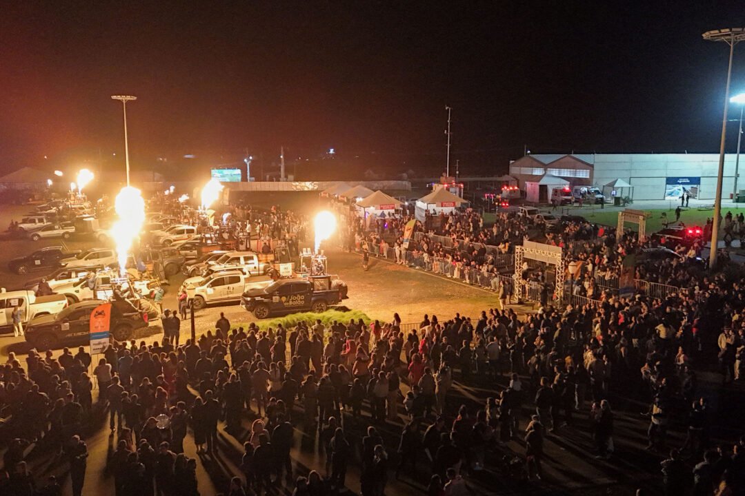 Espetáculo de Fogo surpreende visitantes no Festival de Primavera em Castro