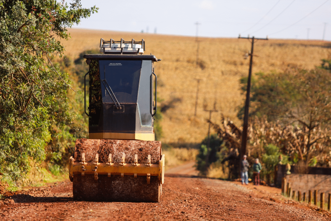 Prefeitura garante melhorias aos moradores da área rural com recuperação de 95 km de estradas rurais