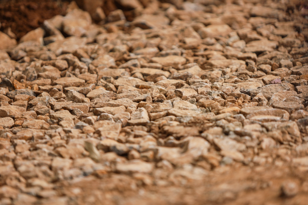 Prefeitura garante melhorias aos moradores da área rural com recuperação de 95 km de estradas rurais