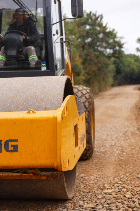 Prefeitura garante melhorias aos moradores da área rural com recuperação de 95 km de estradas rurais