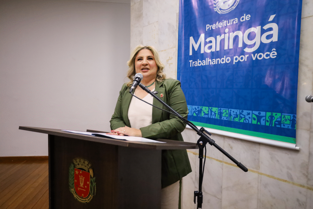 Adriana Palmieri é empossada como secretária de Educação de Maringá