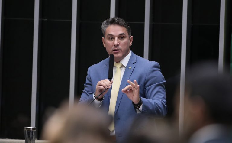 Câmara aprova projeto que suspende aumento do IOF