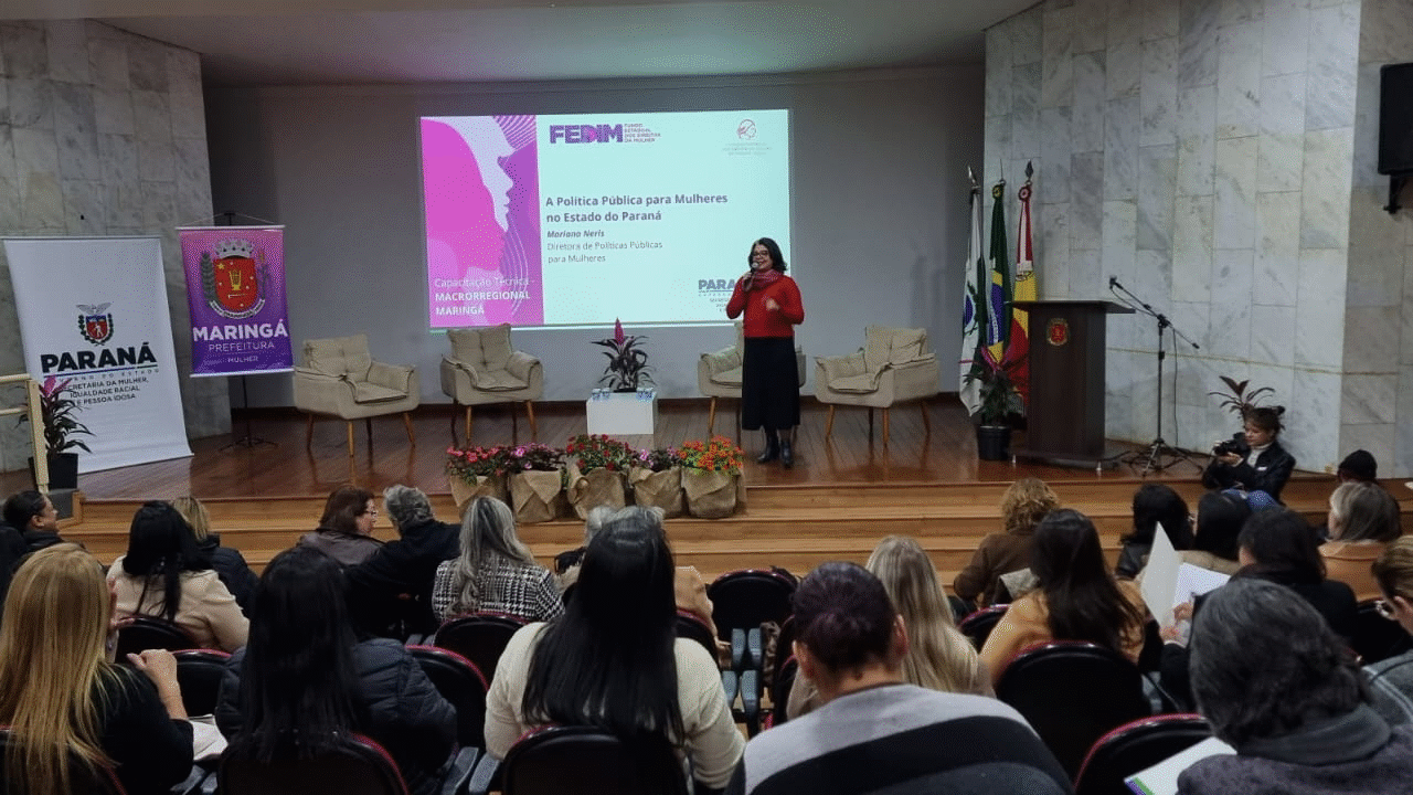 Maringá: capacitação macrorregional sobre políticas para mulheres reúne 27 cidades
