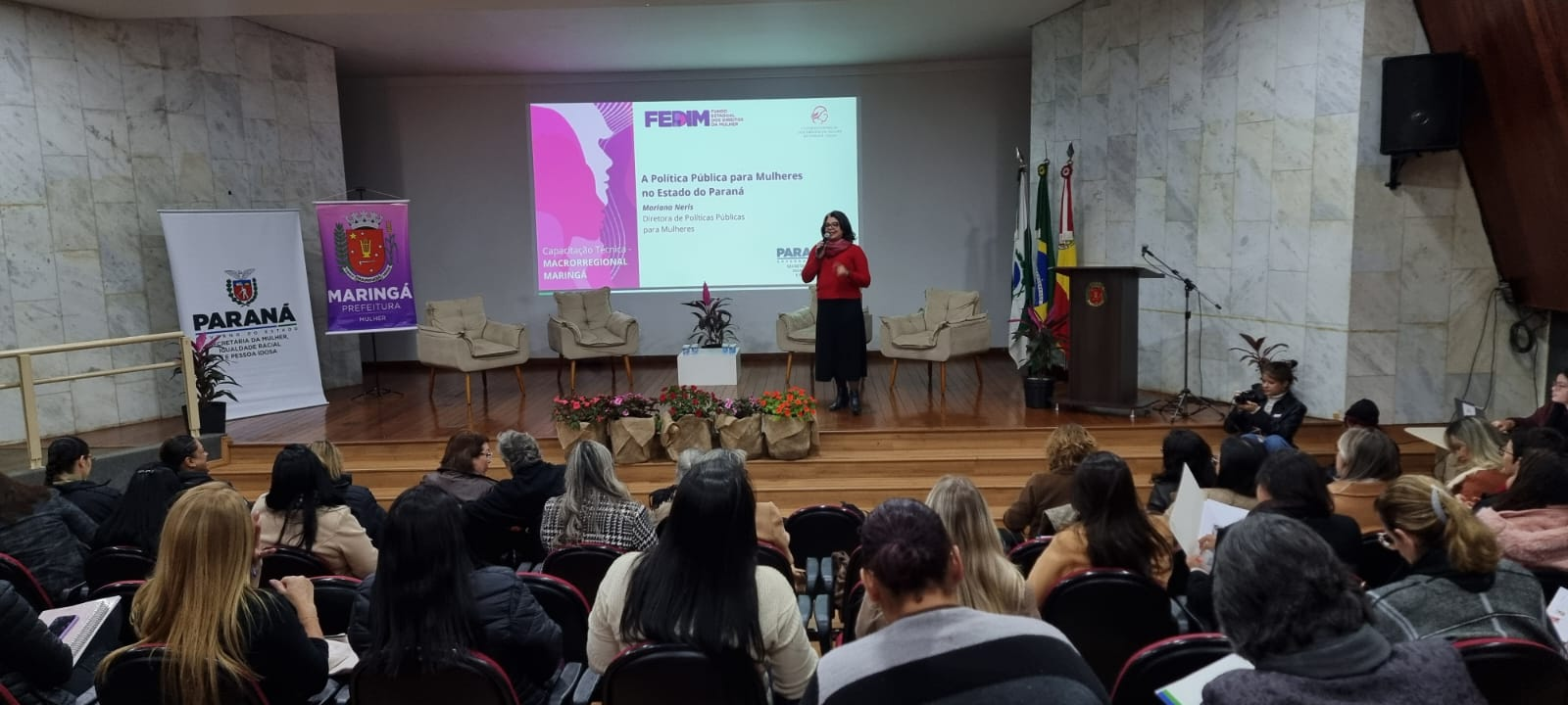 Maringá: capacitação macrorregional sobre políticas para mulheres reúne 27 cidades