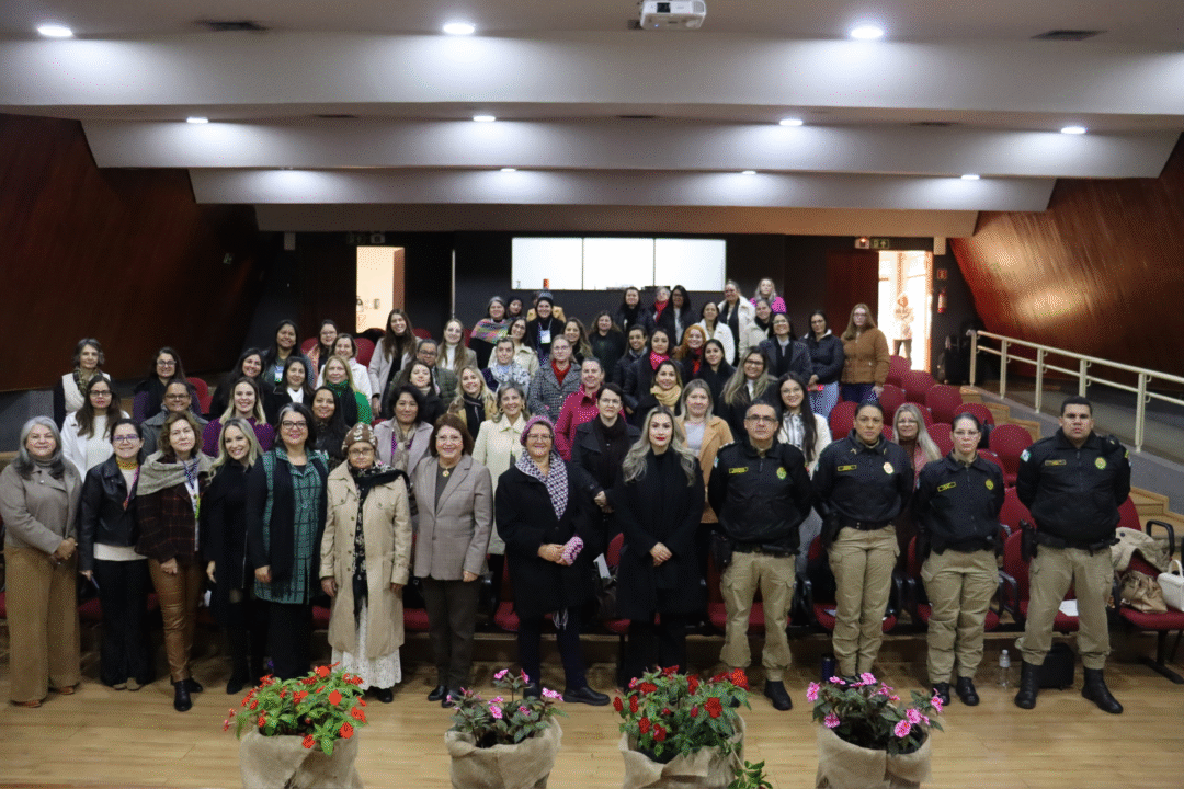 Maringá: capacitação macrorregional sobre políticas para mulheres reúne 27 cidades