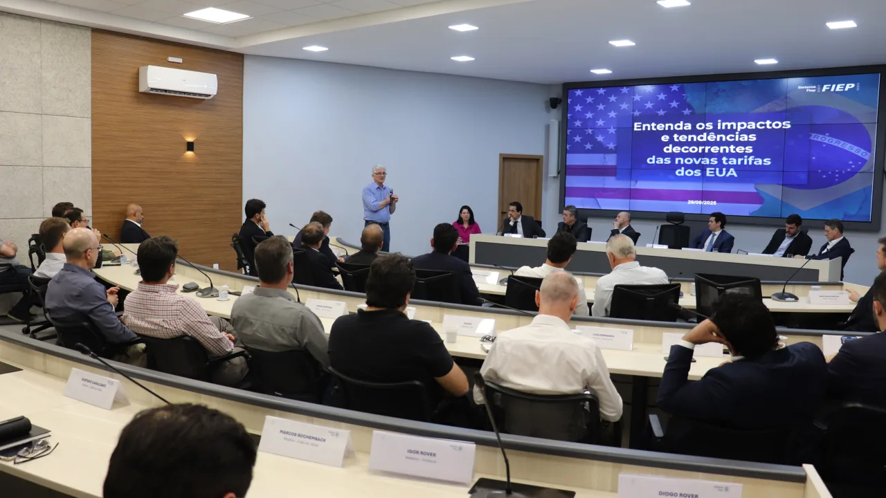 Governo vai ampliar medidas de auxílio a empresas afetadas por tarifas dos EUA Foto: Gabi Smek/SEFA-PR