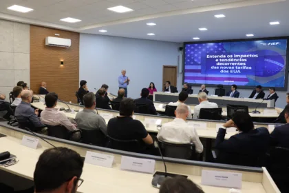 Governo vai ampliar medidas de auxílio a empresas afetadas por tarifas dos EUA Foto: Gabi Smek/SEFA-PR