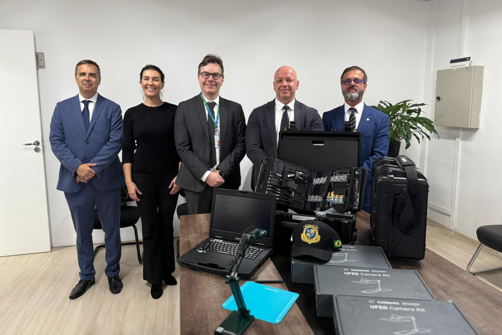 Polícia Científica do Paraná Reforça Investigação Digital com Novos Kits Cellebrite de R$1,2 Milhão