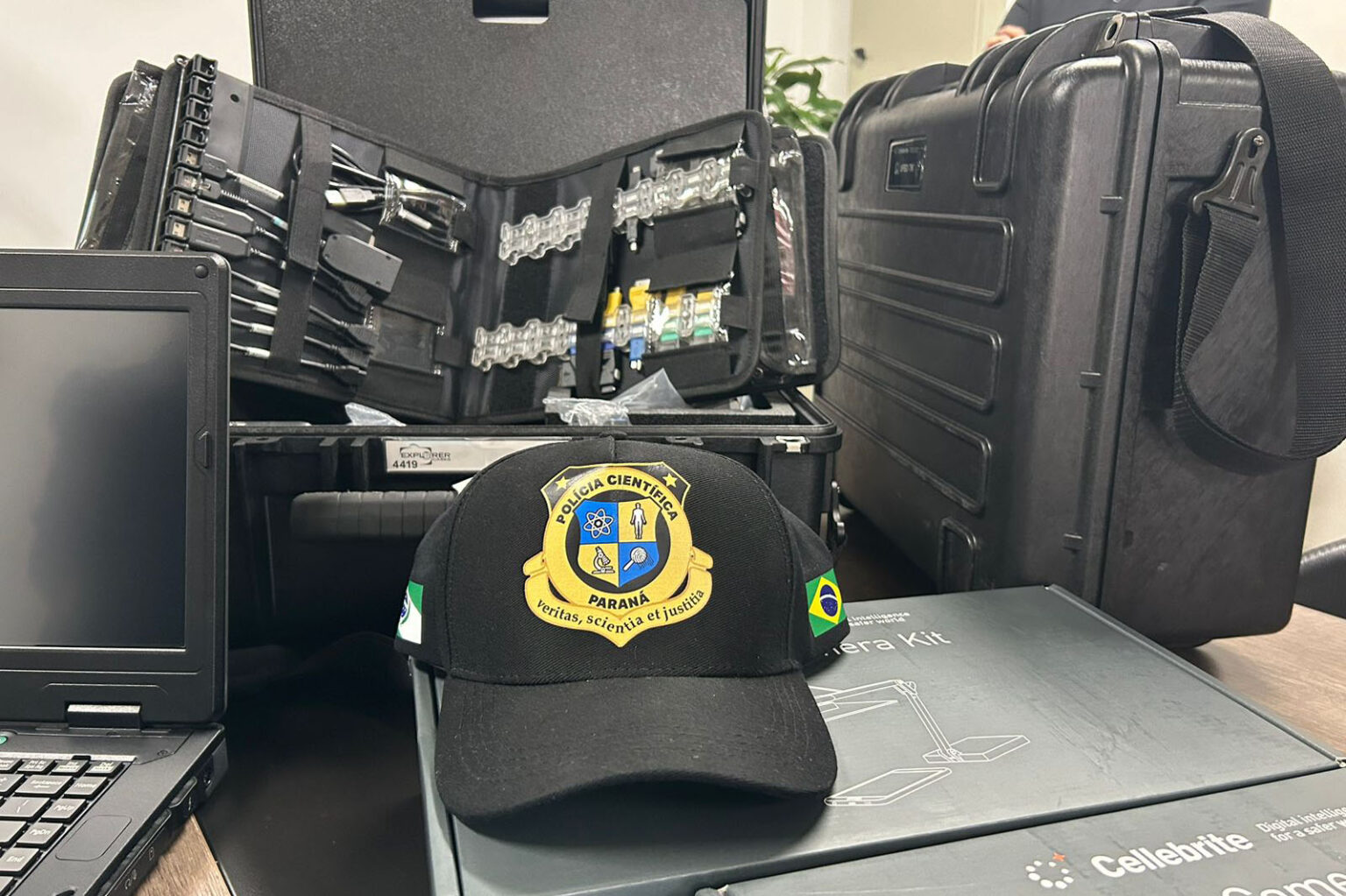 PCP recebe kits Cellebrite de R$1,2 milhão do MPPR para avançar na investigação digital no Paraná, agilizando a recuperação de dados e a perícia criminal.