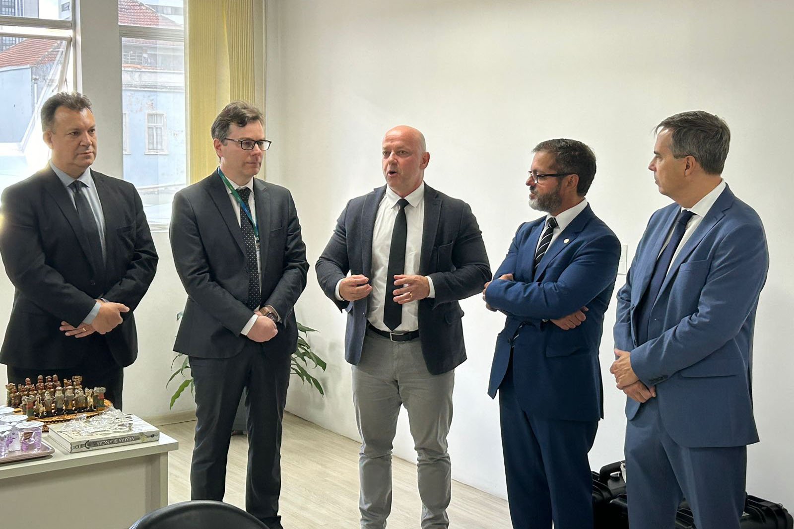 Polícia Científica do Paraná Reforça Investigação Digital com Novos Kits Cellebrite de R$1,2 Milhão