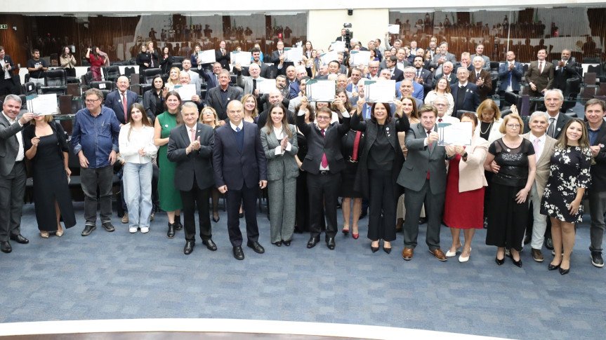 Empresas e profissionais do mercado imobiliário são homenageados em Sessão Solene na Assembleia Legislativa