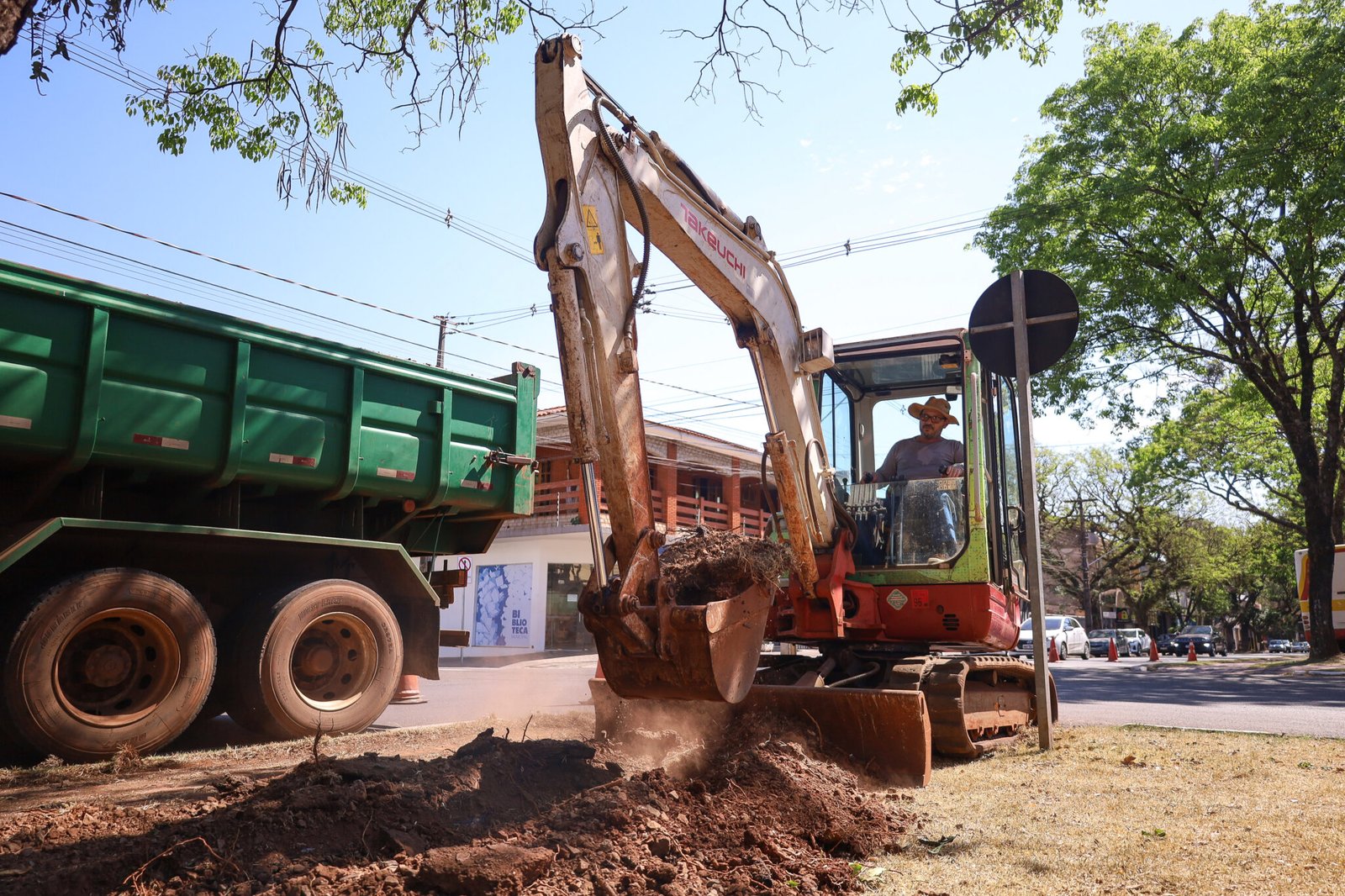 Prefeitura inicia série de melhorias em ciclovias da cidade; trabalho começa na Avenida Brasil