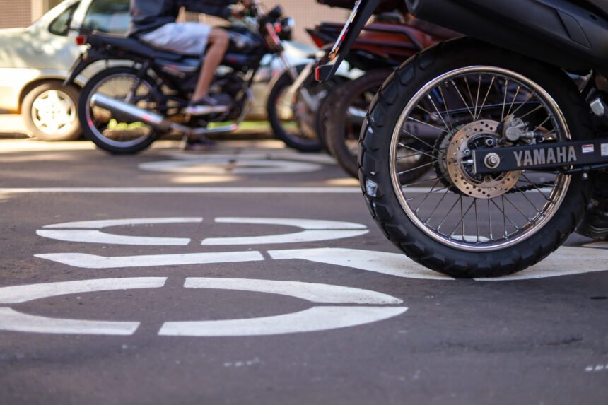 motocicletas com escapamentos irregulares