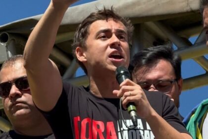 Deputado Nikolas Ferreira (PL-MG), durante uma manifestação na Avenida Paulista em 3 de agosto