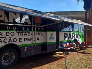Ônibus Emprega Mais Paraná está na Expoingá 2025