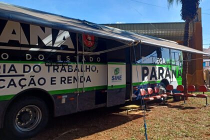 Ônibus Emprega Mais Paraná está na Expoingá 2025
