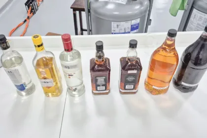 Metanol: Polícia fecha fábrica que adulterava bebidas