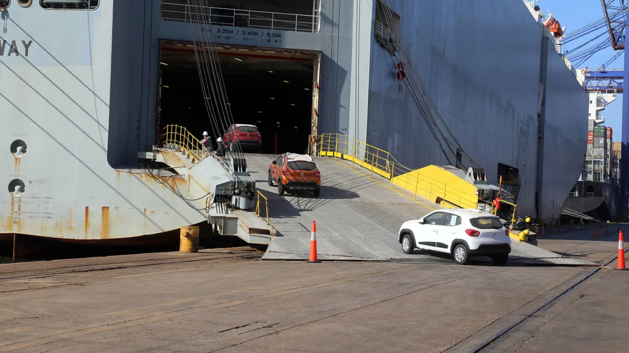 Exportações do Paraná Disparam: Automóveis Lideram Crescimento de 73,7%