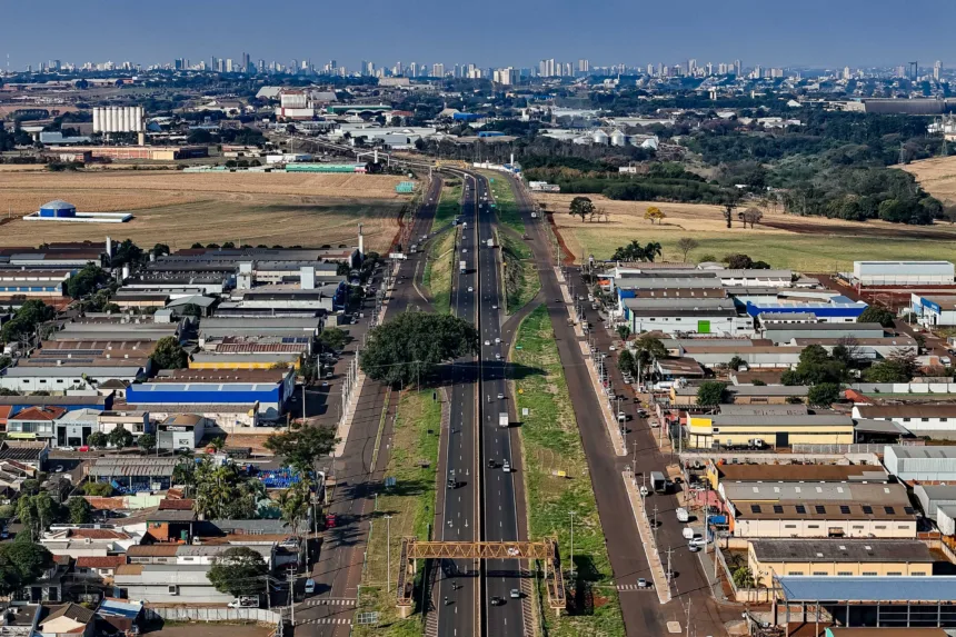Lote 4, PR-323 entre Maringá e Umuarama, na região Noroeste