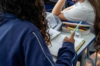 Enem 2026: possíveis temas da redação incluem IA e mudanças climáticas