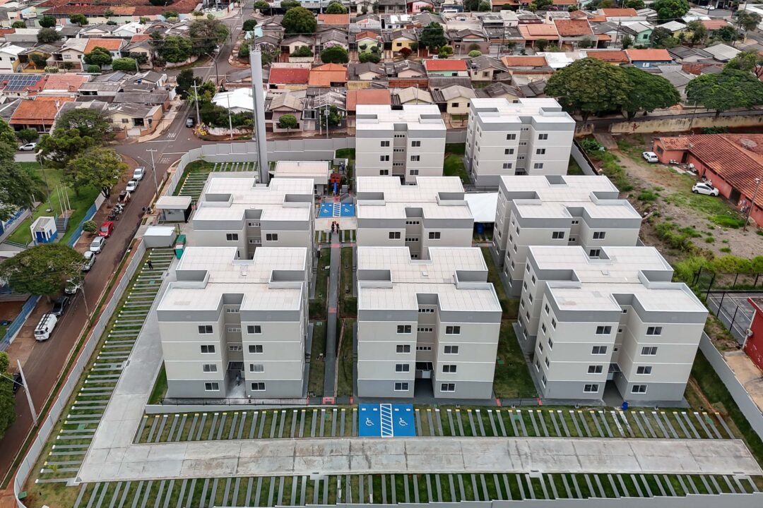 Casa Fácil Paraná: Darci Piana entrega residencial com 128 apartamentos para atender famílias de Londrina