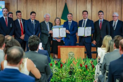 Concessões rodoviárias: com R$ 36 bilhões em obras, contratos dos lotes 3 e 6 das rodovias paranaenses são assinados