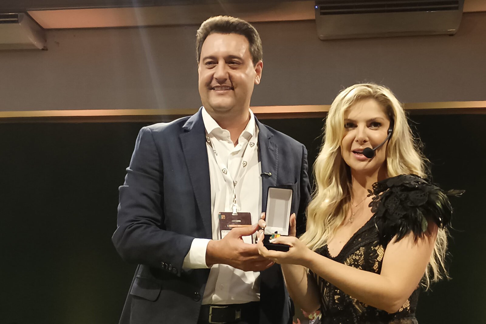 Na abertura da Agrishow - considerada a maior feira agropecuária da América Latina - realizada em Ribeirão Preto (SP), Ratinho Junior foi homenageado com a Joia do Agro.